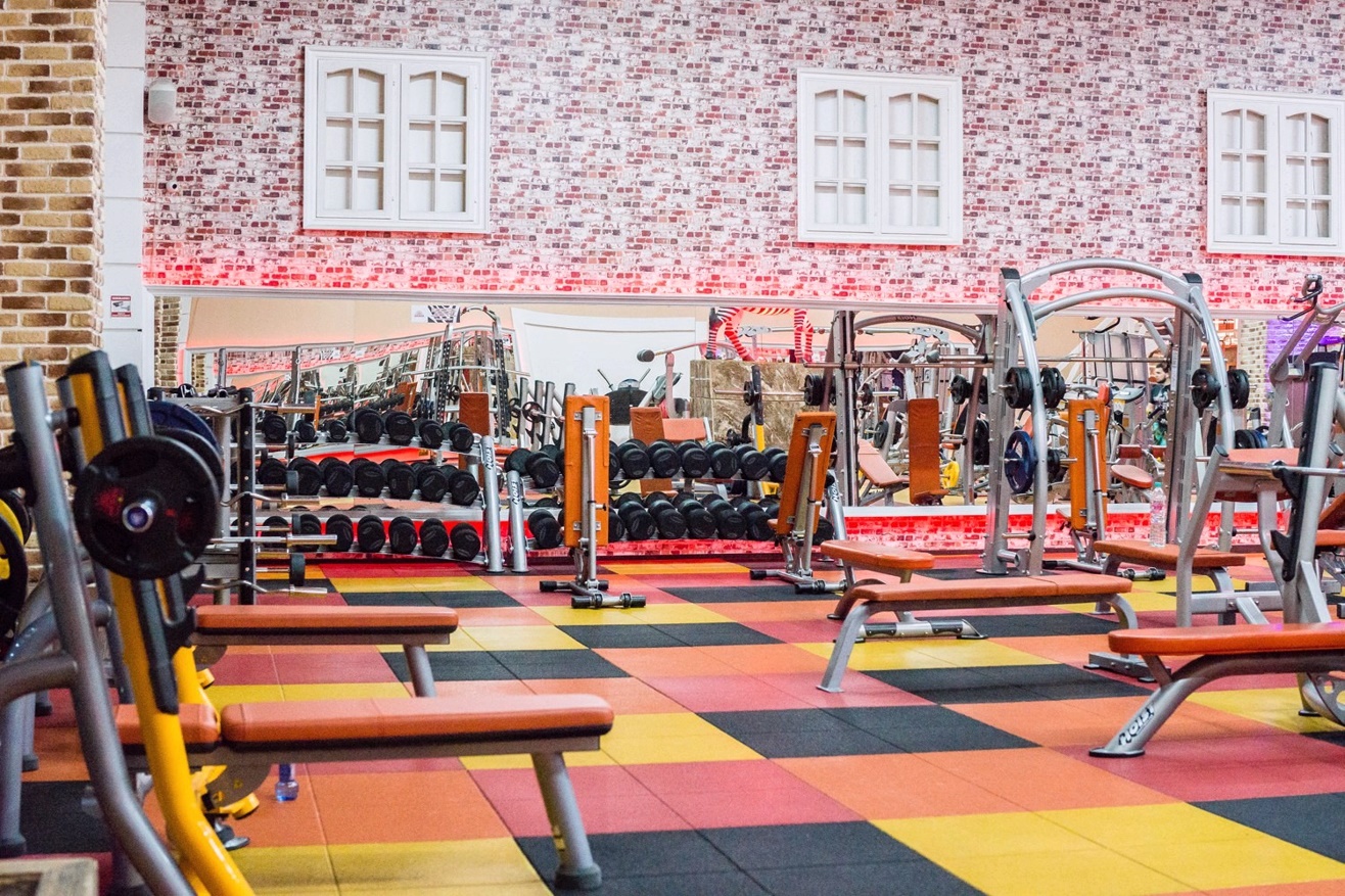 Фитнес-клуб у метро «Скобелевская»: услуги, расписание, тренеры  – «Зебра»