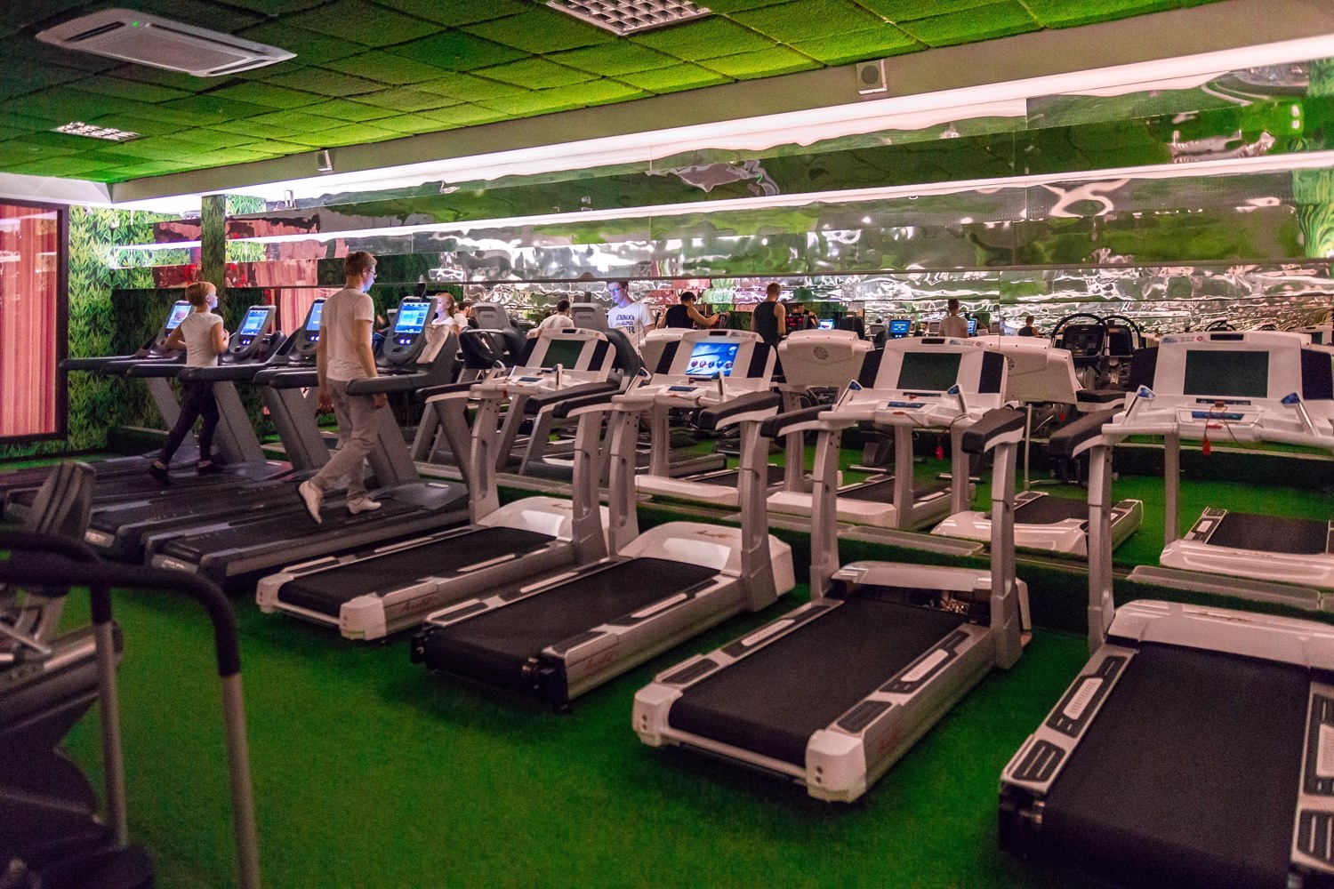 Фитнес-клуб у метро «Дубровка»: услуги, расписание, тренеры  – «Зебра»