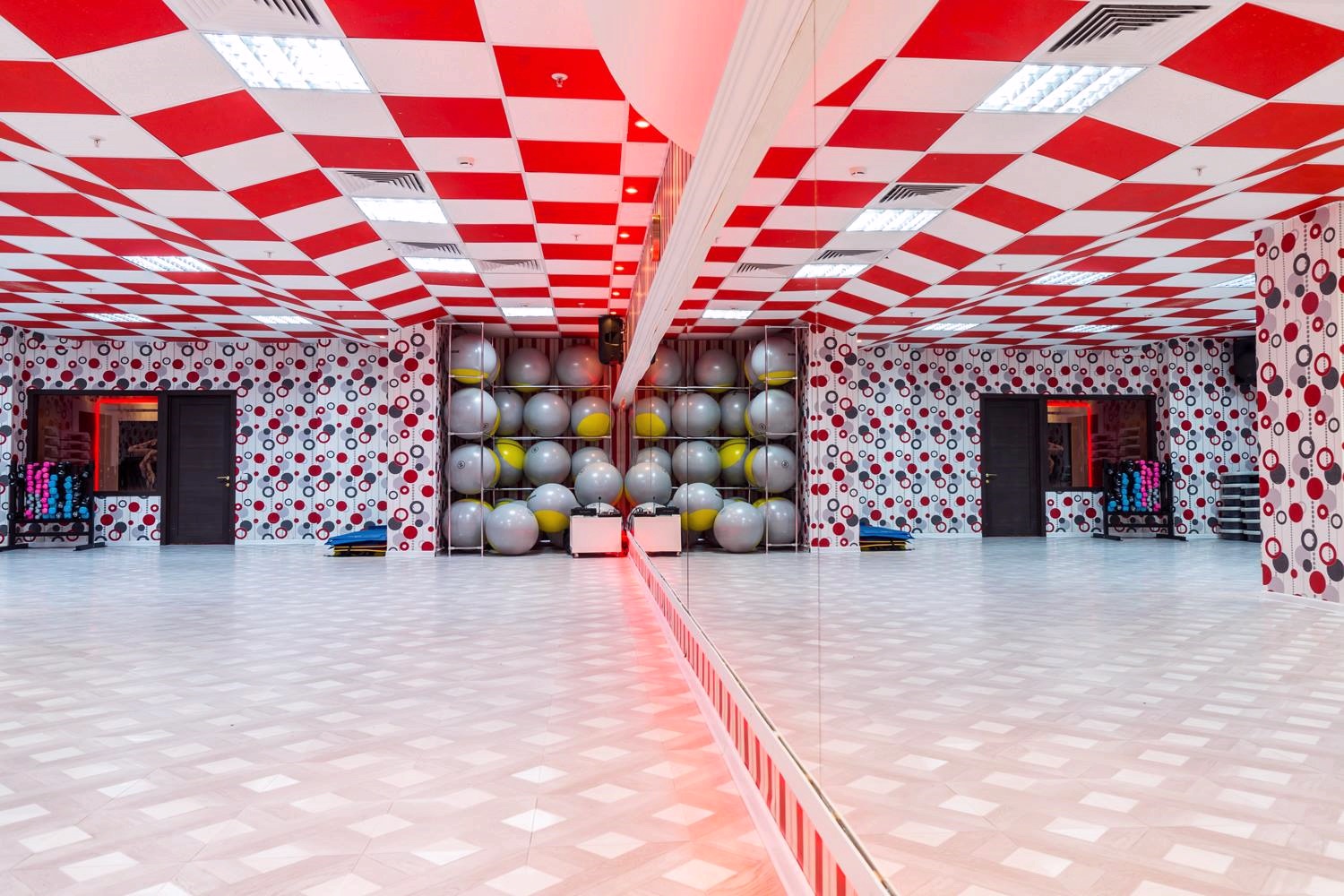 Фитнес-клуб у метро «Дубровка»: услуги, расписание, тренеры  – «Зебра»