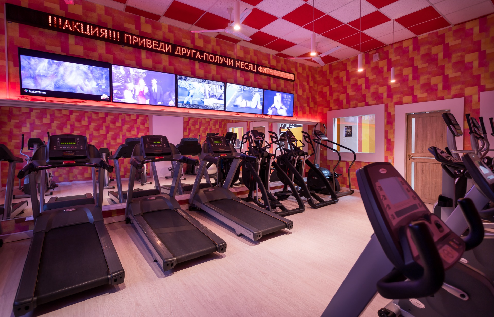 Фитнес-клуб у метро м. Калужская: услуги, расписание, тренеры  – «Зебра»