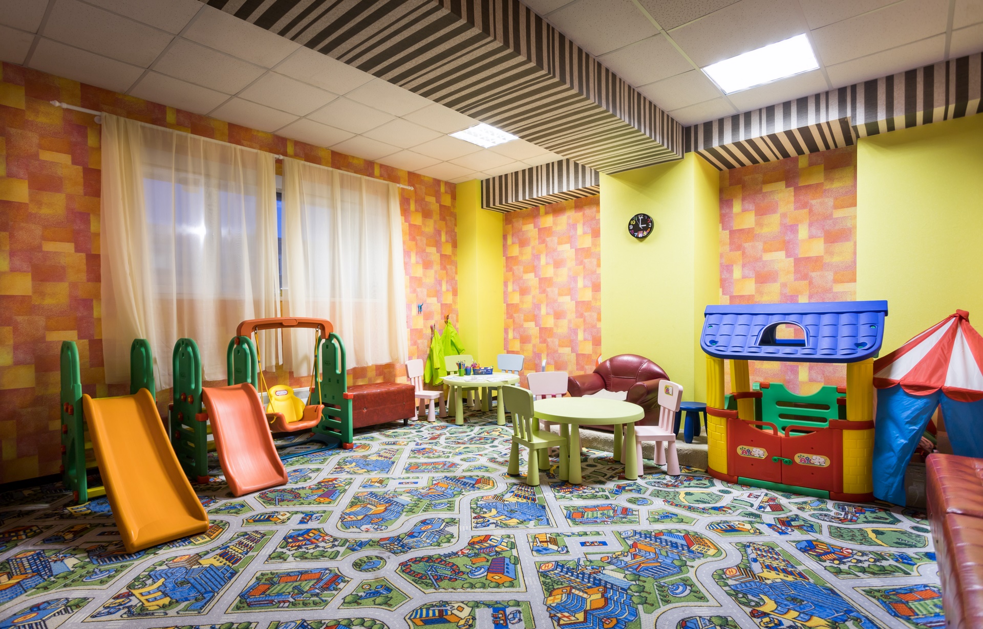 Фитнес-клуб у метро м. Калужская: услуги, расписание, тренеры  – «Зебра»