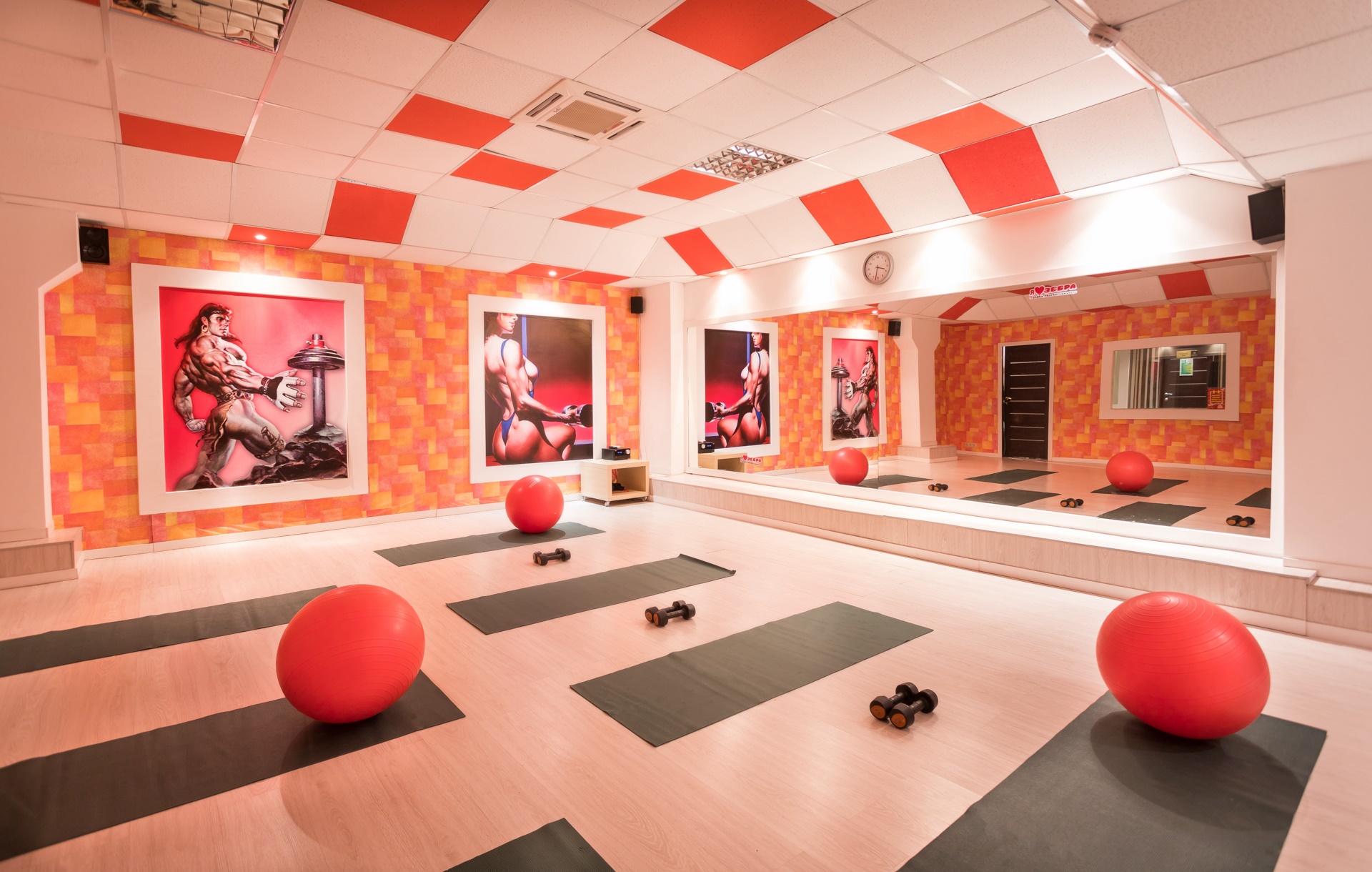 Фитнес-клуб у метро м. Калужская: услуги, расписание, тренеры  – «Зебра»