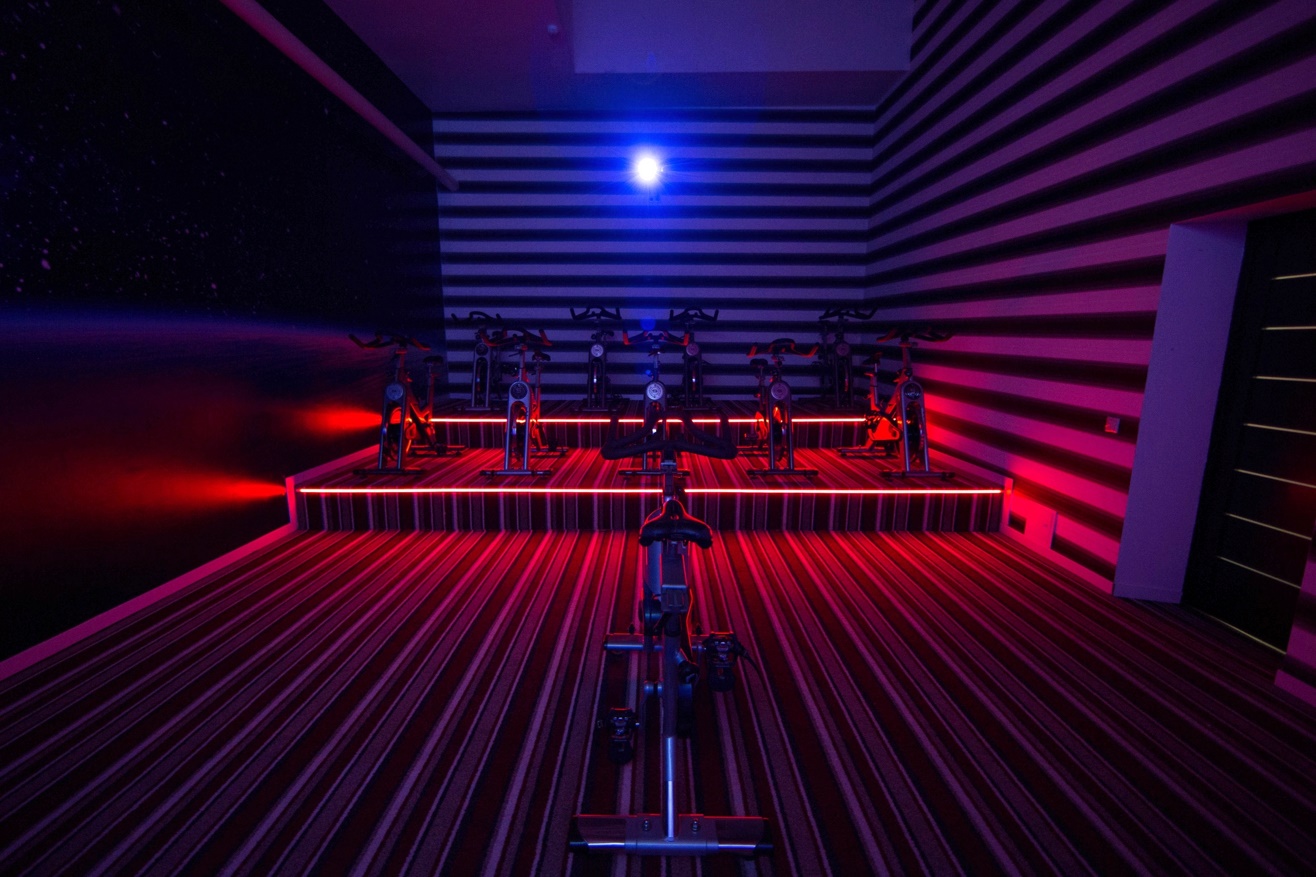 Фитнес-клуб у метро «Скобелевская»: услуги, расписание, тренеры  – «Зебра»