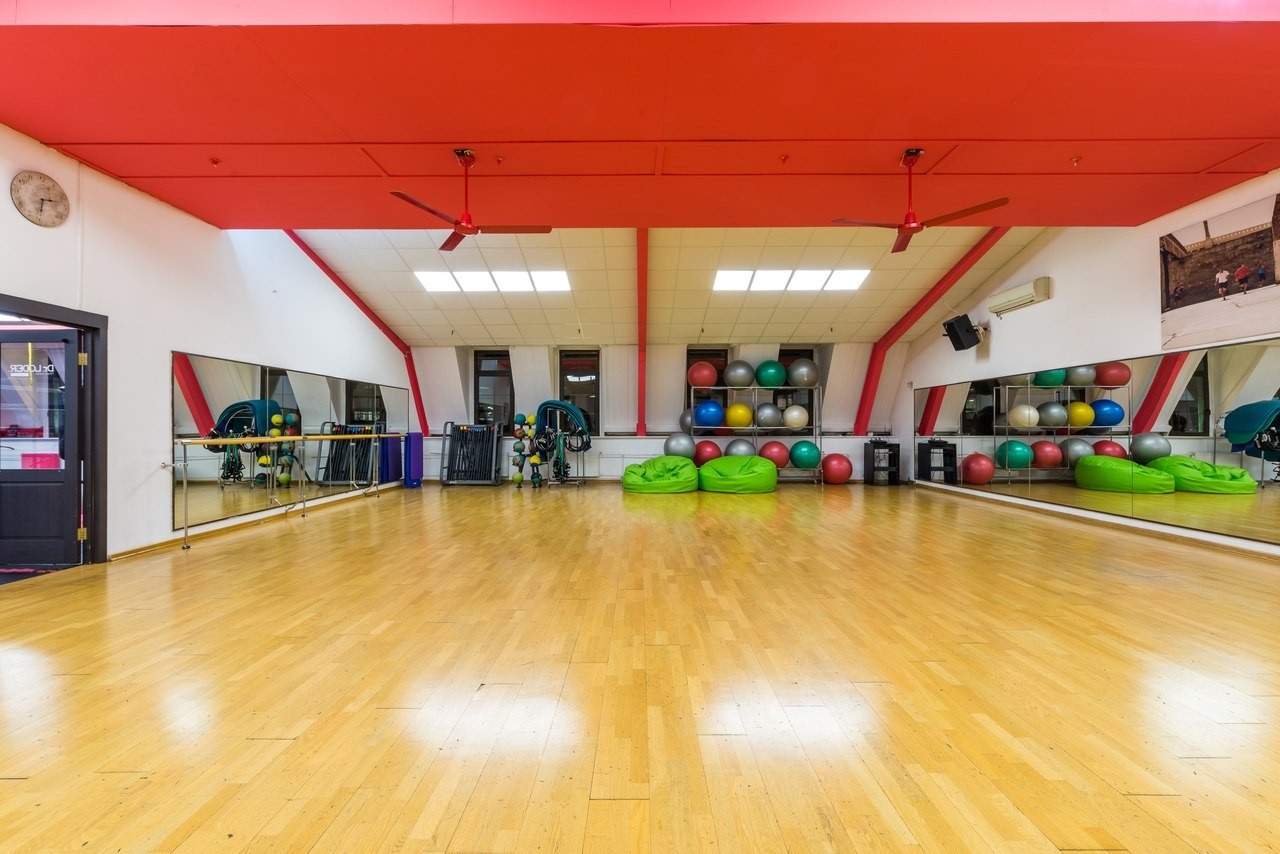 Фитнес-клуб у метро «ПАВЕЛЕЦКАЯ»: услуги, расписание, тренеры  – «Зебра»